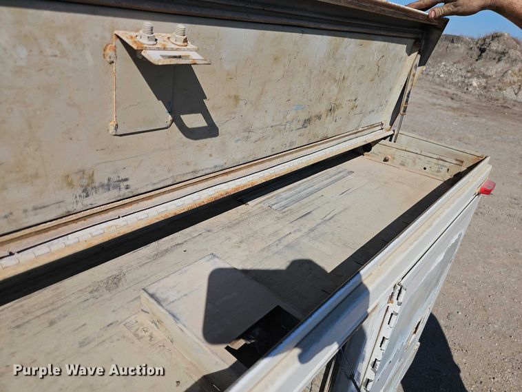 image for item EO4719 2001 Ford F450 Super Duty utility / service truck