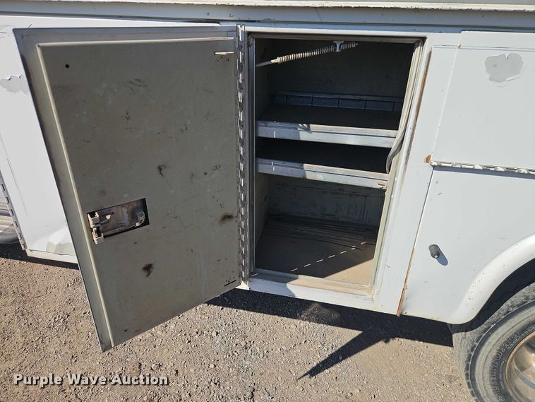 image for item EO4719 2001 Ford F450 Super Duty utility / service truck