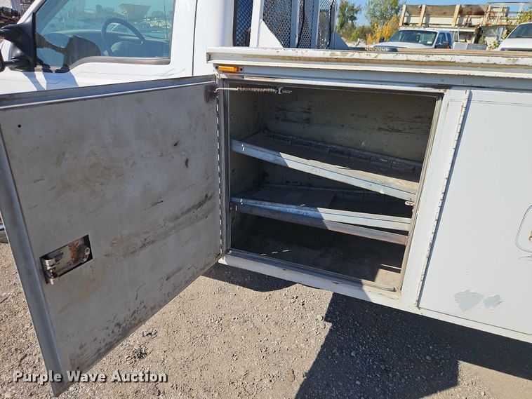 image for item EO4719 2001 Ford F450 Super Duty utility / service truck