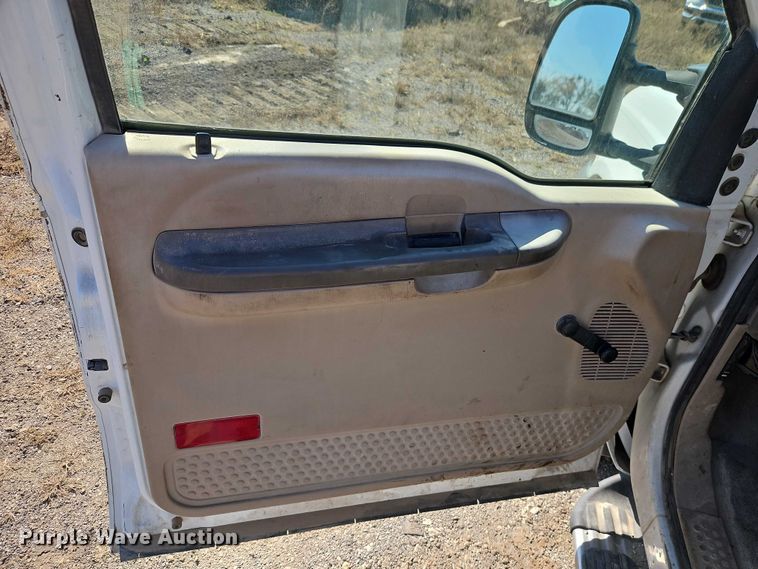 image for item EO4719 2001 Ford F450 Super Duty utility / service truck