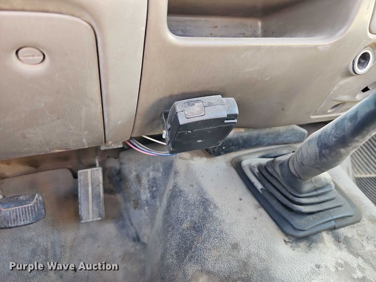 image for item EO4719 2001 Ford F450 Super Duty utility / service truck