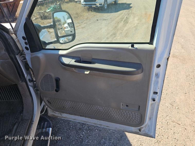 image for item EO4719 2001 Ford F450 Super Duty utility / service truck