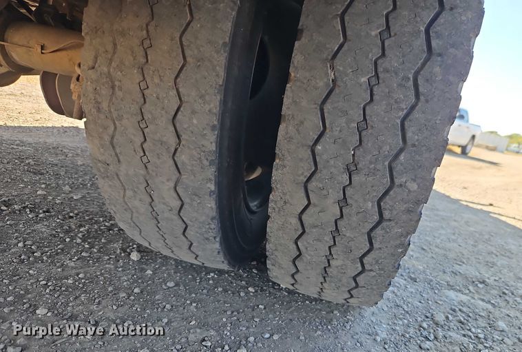 image for item EO4719 2001 Ford F450 Super Duty utility / service truck