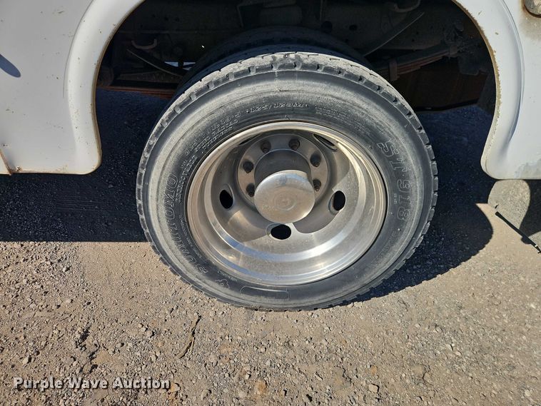 image for item EO4719 2001 Ford F450 Super Duty utility / service truck