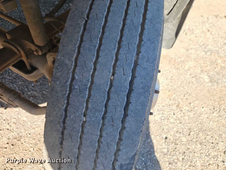 image for item EO4719 2001 Ford F450 Super Duty utility / service truck