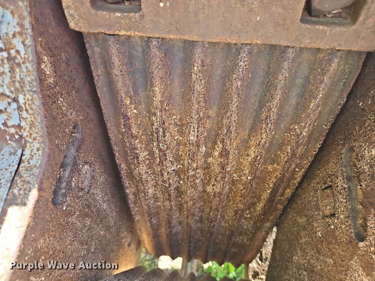 image for item EO4736 Deco 8x10 rock crusher