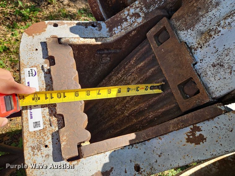 image for item EO4736 Deco 8x10 rock crusher