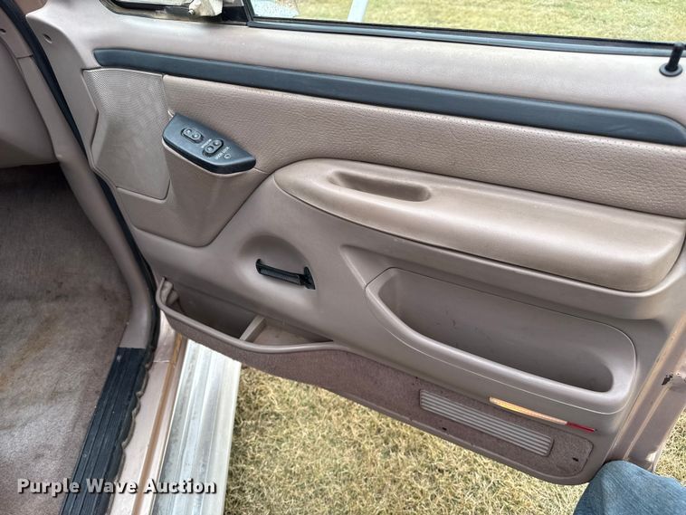 image for item EP0718 1997 Ford F250 SuperCab pickup truck