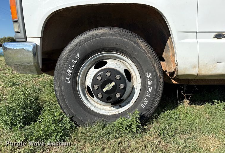 image for item EP0726 1996 Chevrolet C3500 winch truck