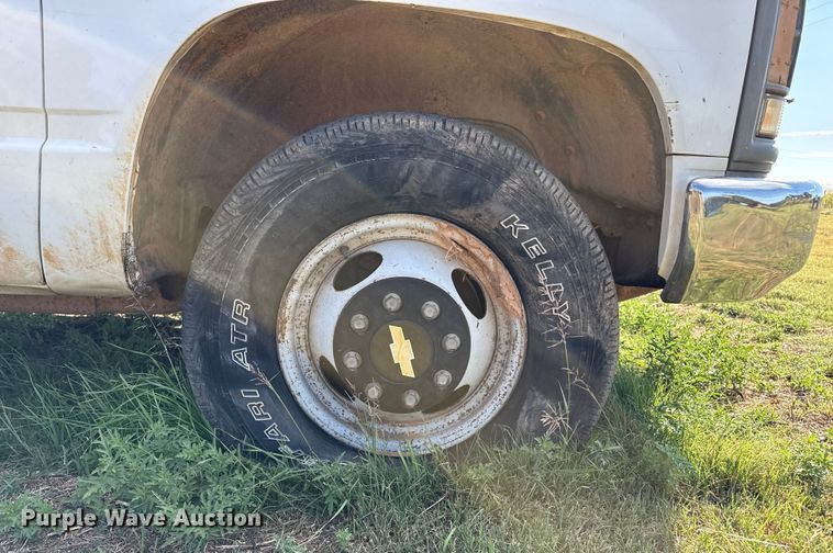 image for item EP0726 1996 Chevrolet C3500 winch truck