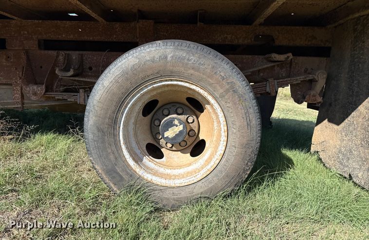 image for item EP0726 1996 Chevrolet C3500 winch truck