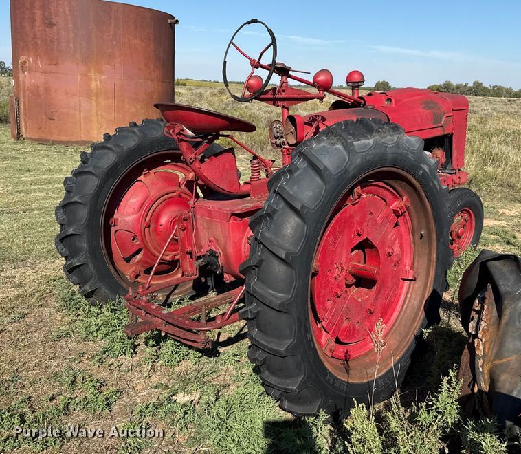image for item EP0728 1942 International Harvester H tractor