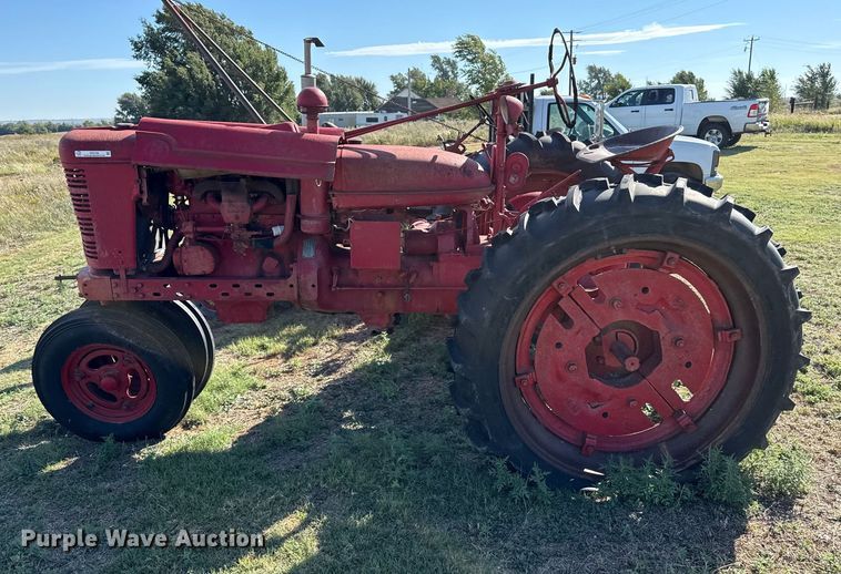 image for item EP0728 1942 International Harvester H tractor
