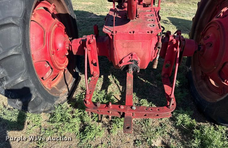 image for item EP0728 1942 International Harvester H tractor