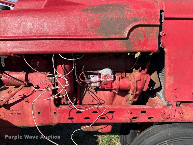 image for item EP0728 1942 International Harvester H tractor