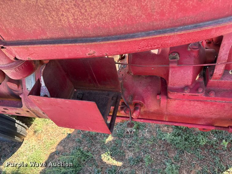 image for item EP0728 1942 International Harvester H tractor