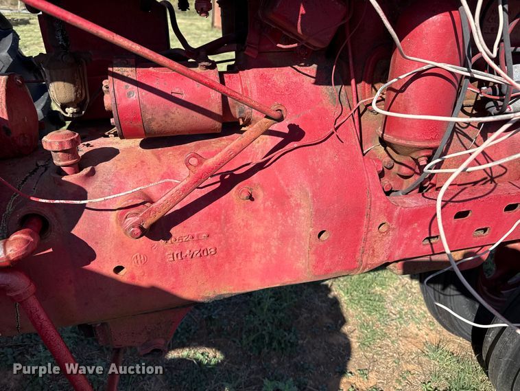 image for item EP0728 1942 International Harvester H tractor