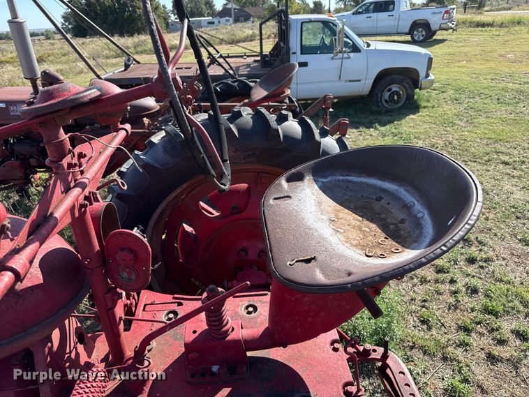 image for item EP0728 1942 International Harvester H tractor