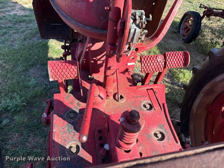 image for item EP0728 1942 International Harvester H tractor