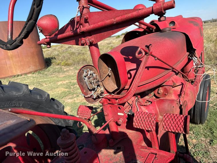 image for item EP0728 1942 International Harvester H tractor
