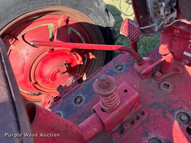 image for item EP0728 1942 International Harvester H tractor