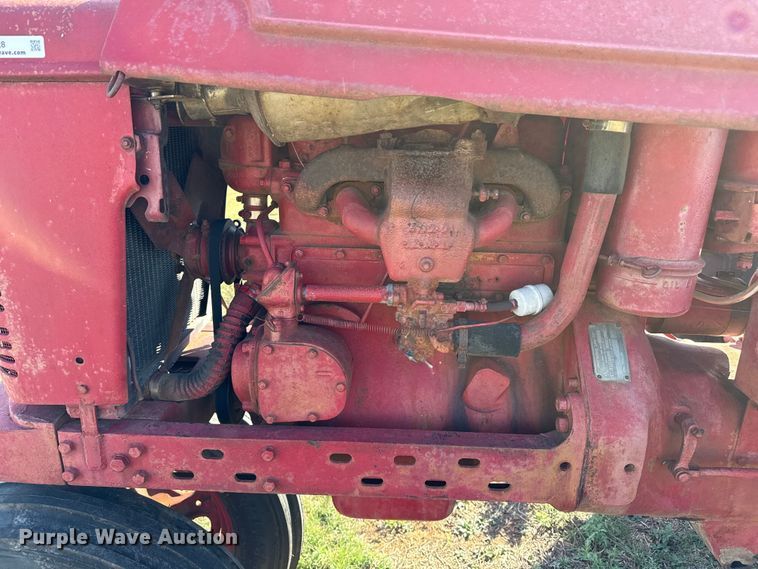 image for item EP0728 1942 International Harvester H tractor