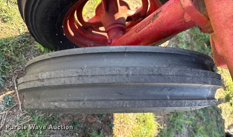 image for item EP0728 1942 International Harvester H tractor