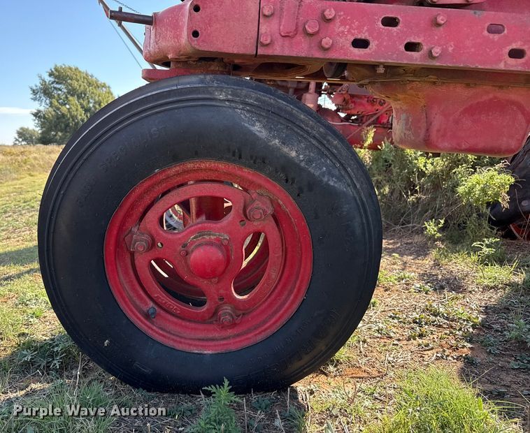 image for item EP0728 1942 International Harvester H tractor