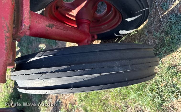 image for item EP0728 1942 International Harvester H tractor