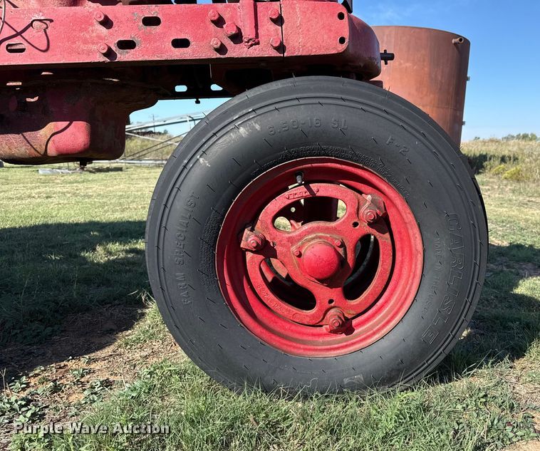 image for item EP0728 1942 International Harvester H tractor