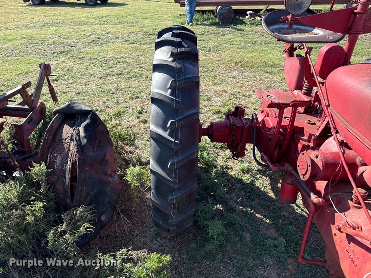 image for item EP0728 1942 International Harvester H tractor