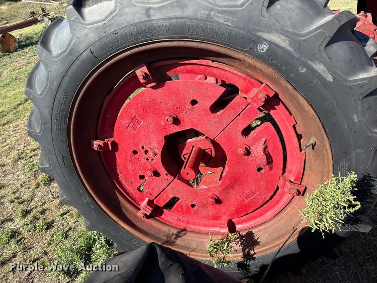 image for item EP0728 1942 International Harvester H tractor