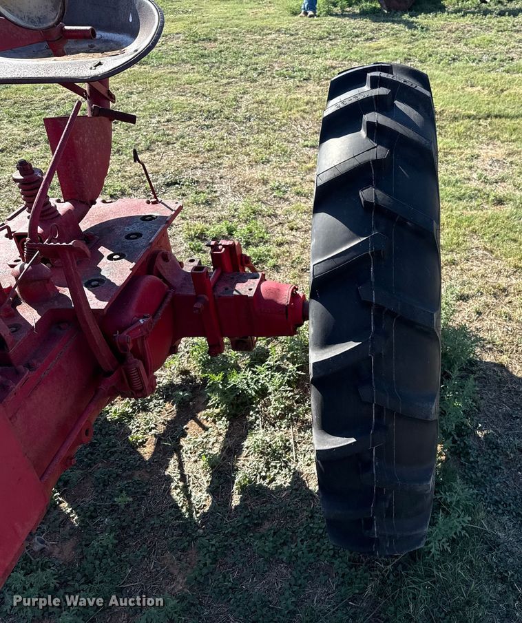 image for item EP0728 1942 International Harvester H tractor