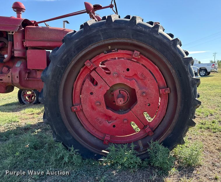 image for item EP0728 1942 International Harvester H tractor