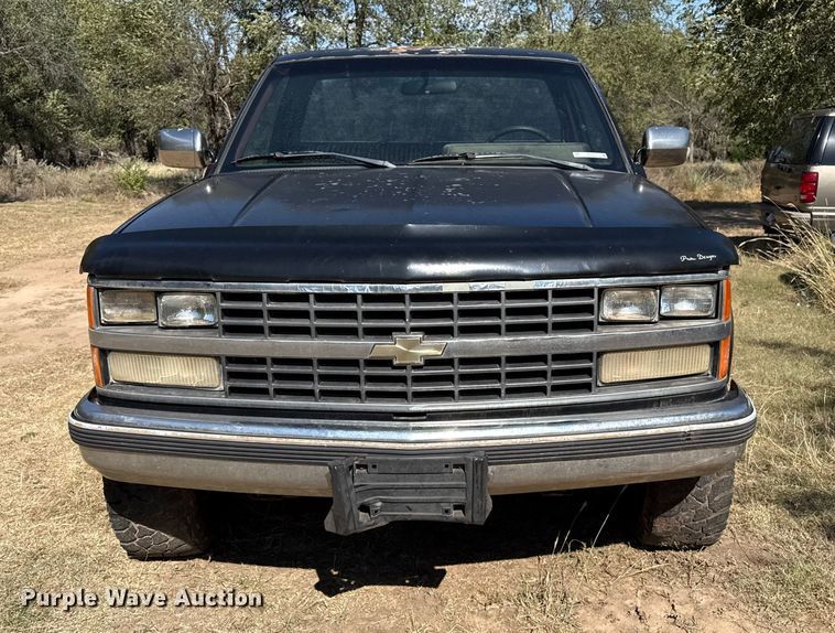 image for item EP0731 1989 Chevrolet K2500 pickup truck