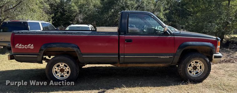 image for item EP0731 1989 Chevrolet K2500 pickup truck