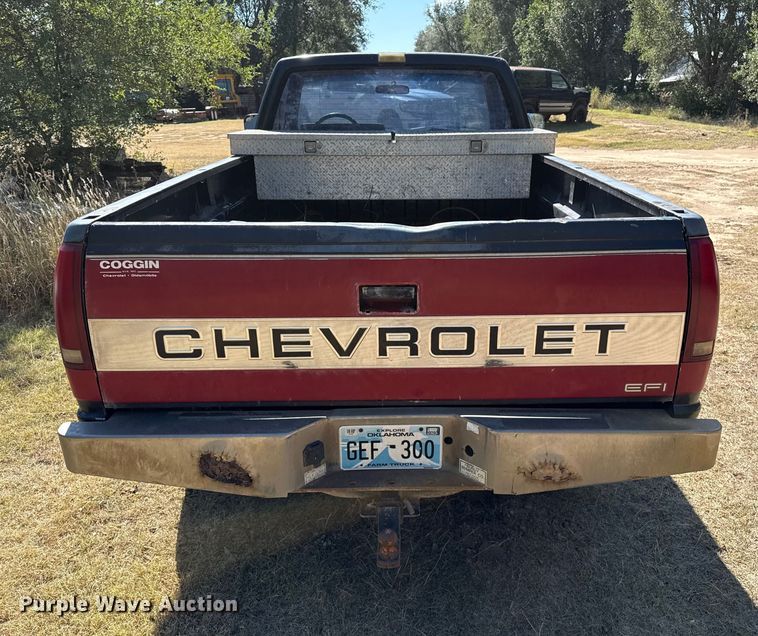 image for item EP0731 1989 Chevrolet K2500 pickup truck
