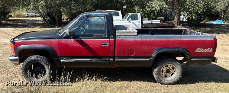 image for item EP0731 1989 Chevrolet K2500 pickup truck