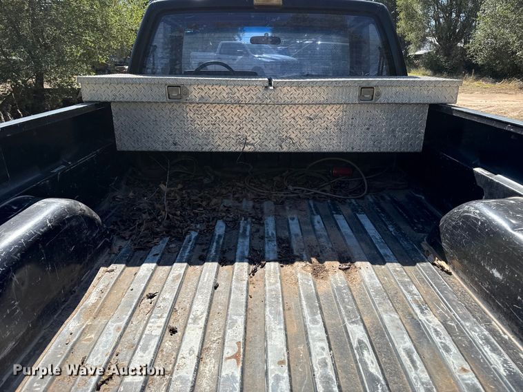 image for item EP0731 1989 Chevrolet K2500 pickup truck