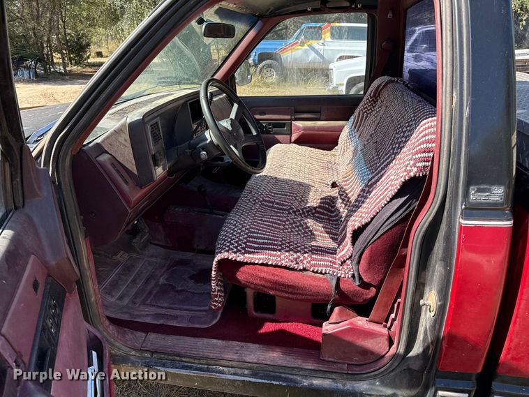 image for item EP0731 1989 Chevrolet K2500 pickup truck