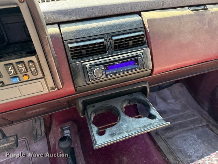 image for item EP0731 1989 Chevrolet K2500 pickup truck