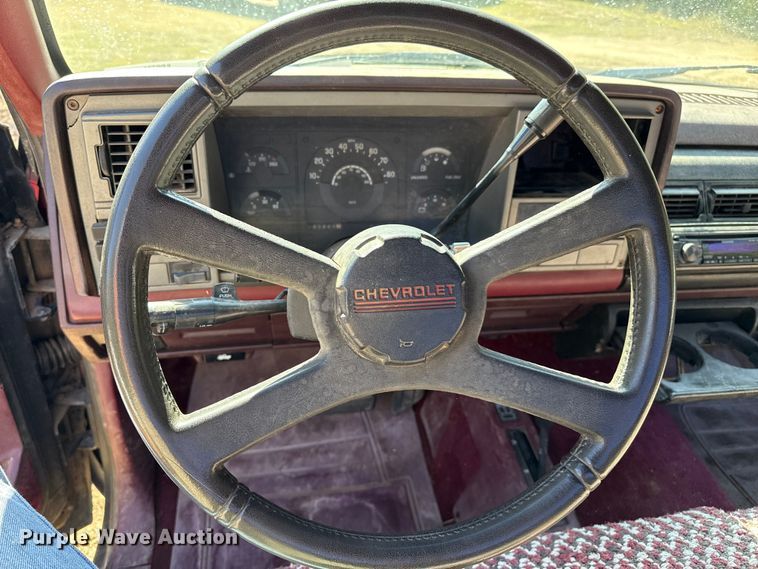 image for item EP0731 1989 Chevrolet K2500 pickup truck