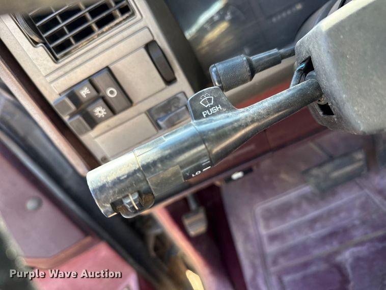 image for item EP0731 1989 Chevrolet K2500 pickup truck