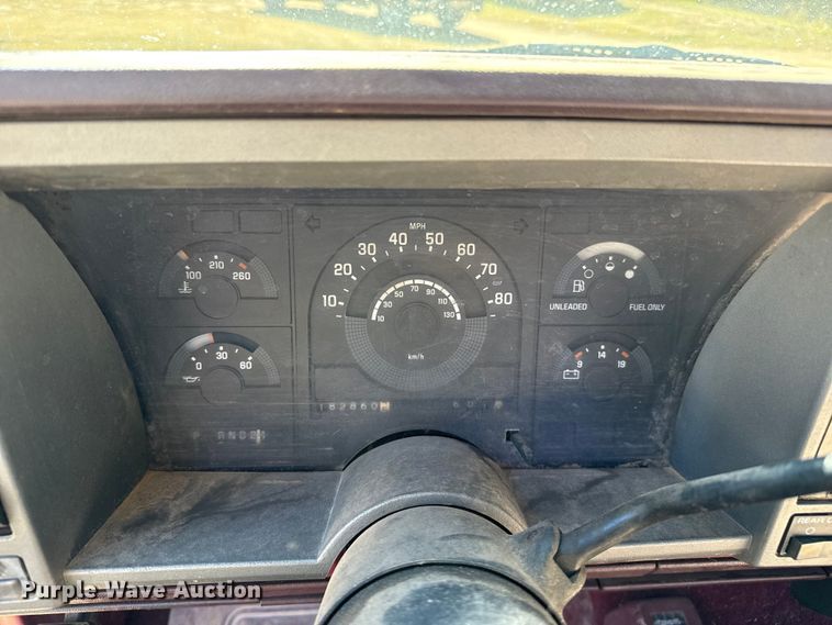 image for item EP0731 1989 Chevrolet K2500 pickup truck