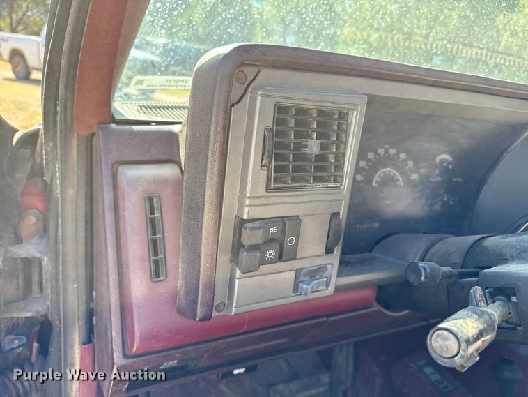 image for item EP0731 1989 Chevrolet K2500 pickup truck