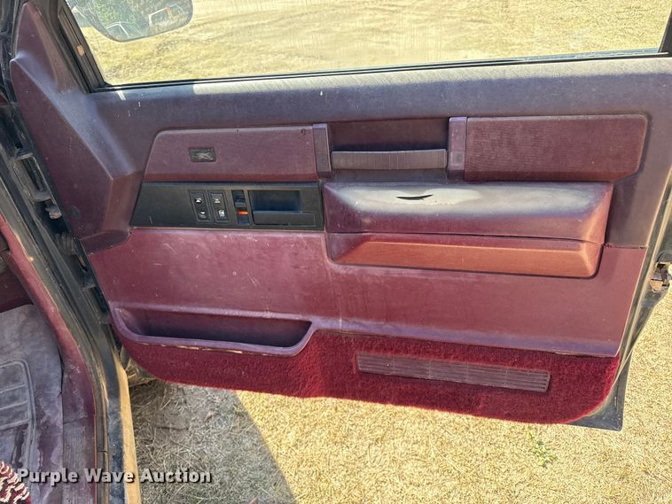 image for item EP0731 1989 Chevrolet K2500 pickup truck