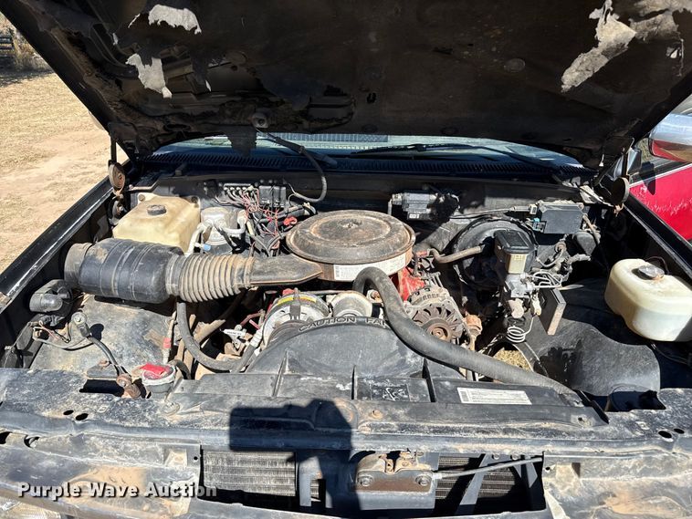 image for item EP0731 1989 Chevrolet K2500 pickup truck