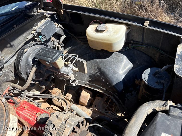 image for item EP0731 1989 Chevrolet K2500 pickup truck