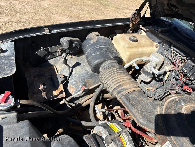 image for item EP0731 1989 Chevrolet K2500 pickup truck