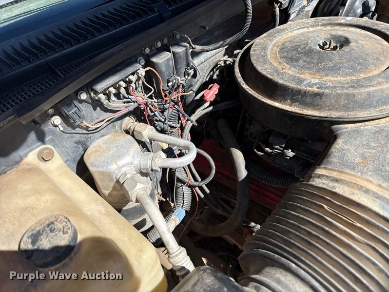 image for item EP0731 1989 Chevrolet K2500 pickup truck